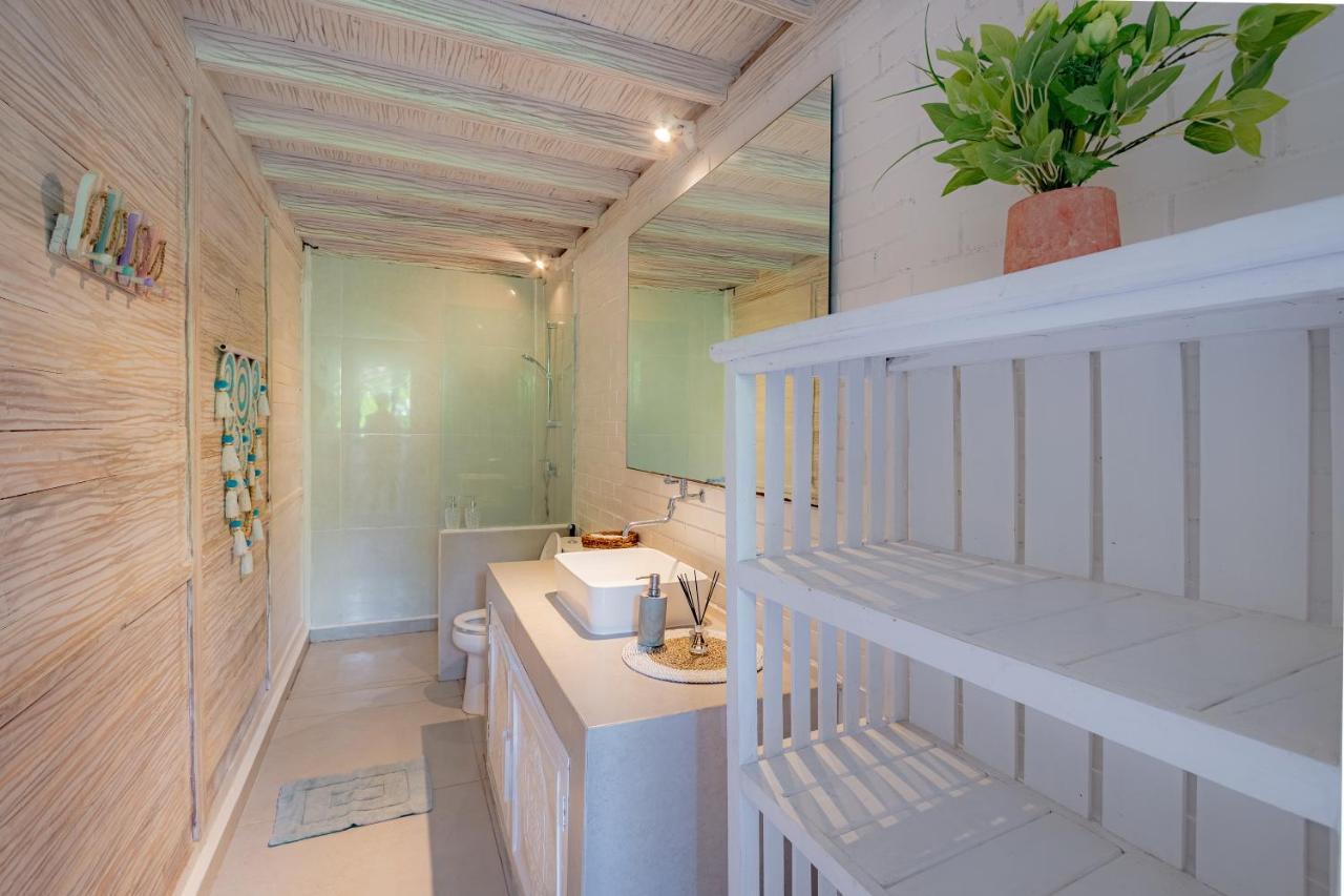 Seminyak Beach Hut Aparthotel Екстериор снимка